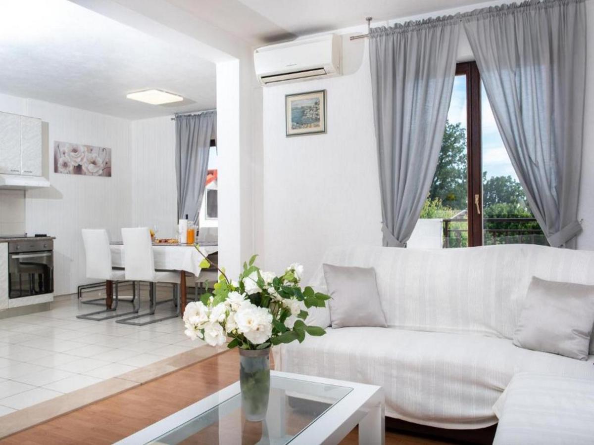 Holiday Home Mons Aureus Gornje Sitno Exterior foto