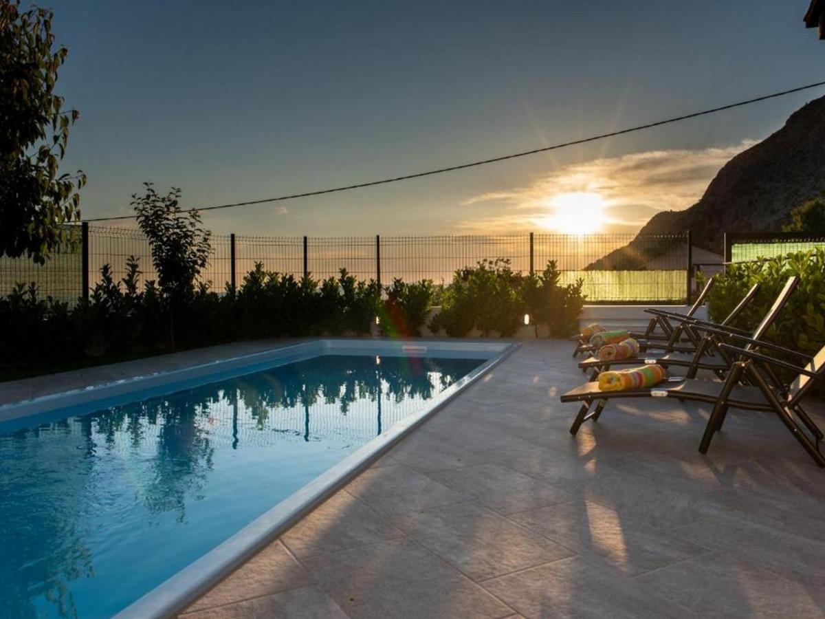 Holiday Home Mons Aureus Gornje Sitno Exterior foto
