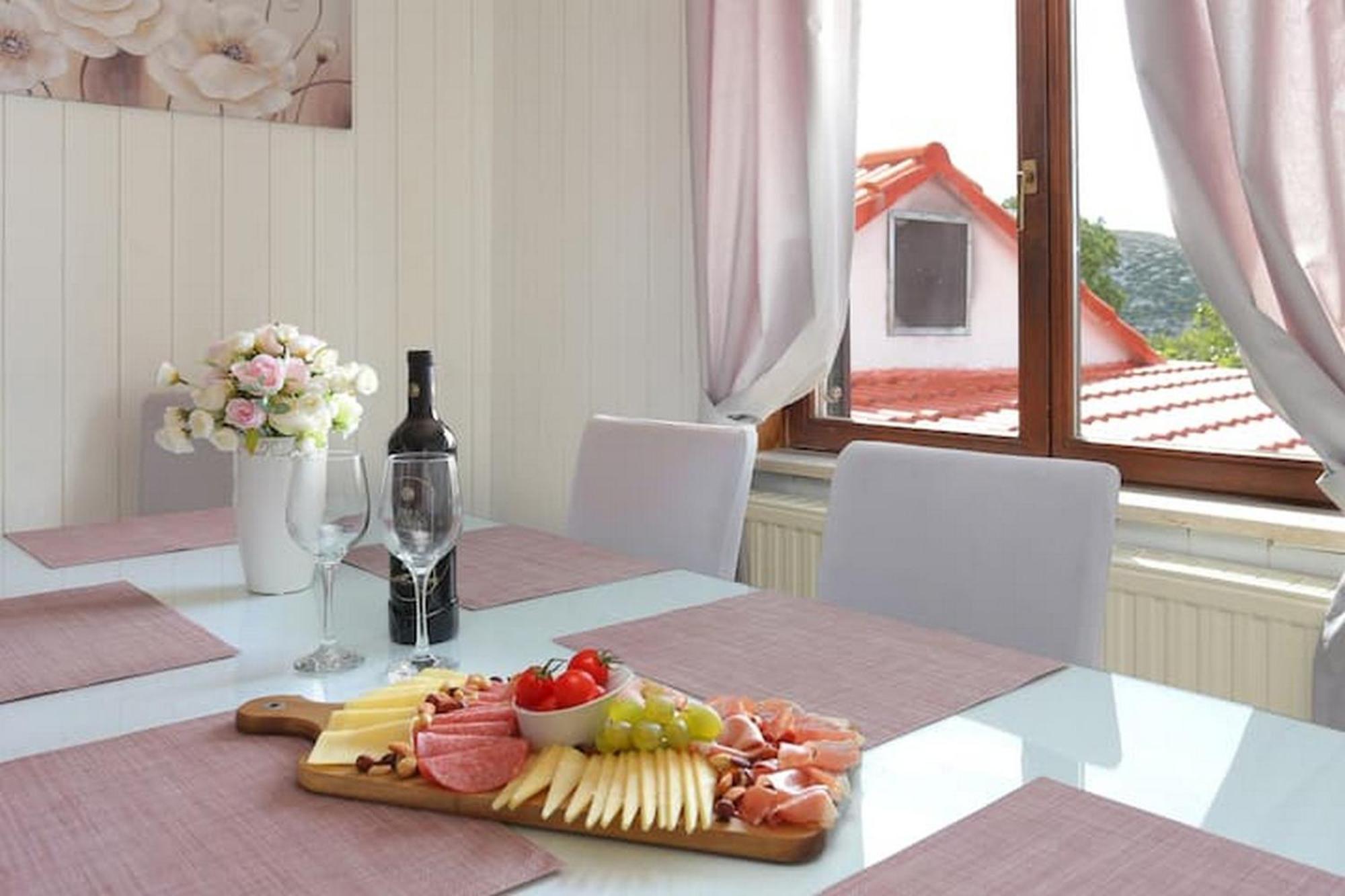 Holiday Home Mons Aureus Gornje Sitno Exterior foto