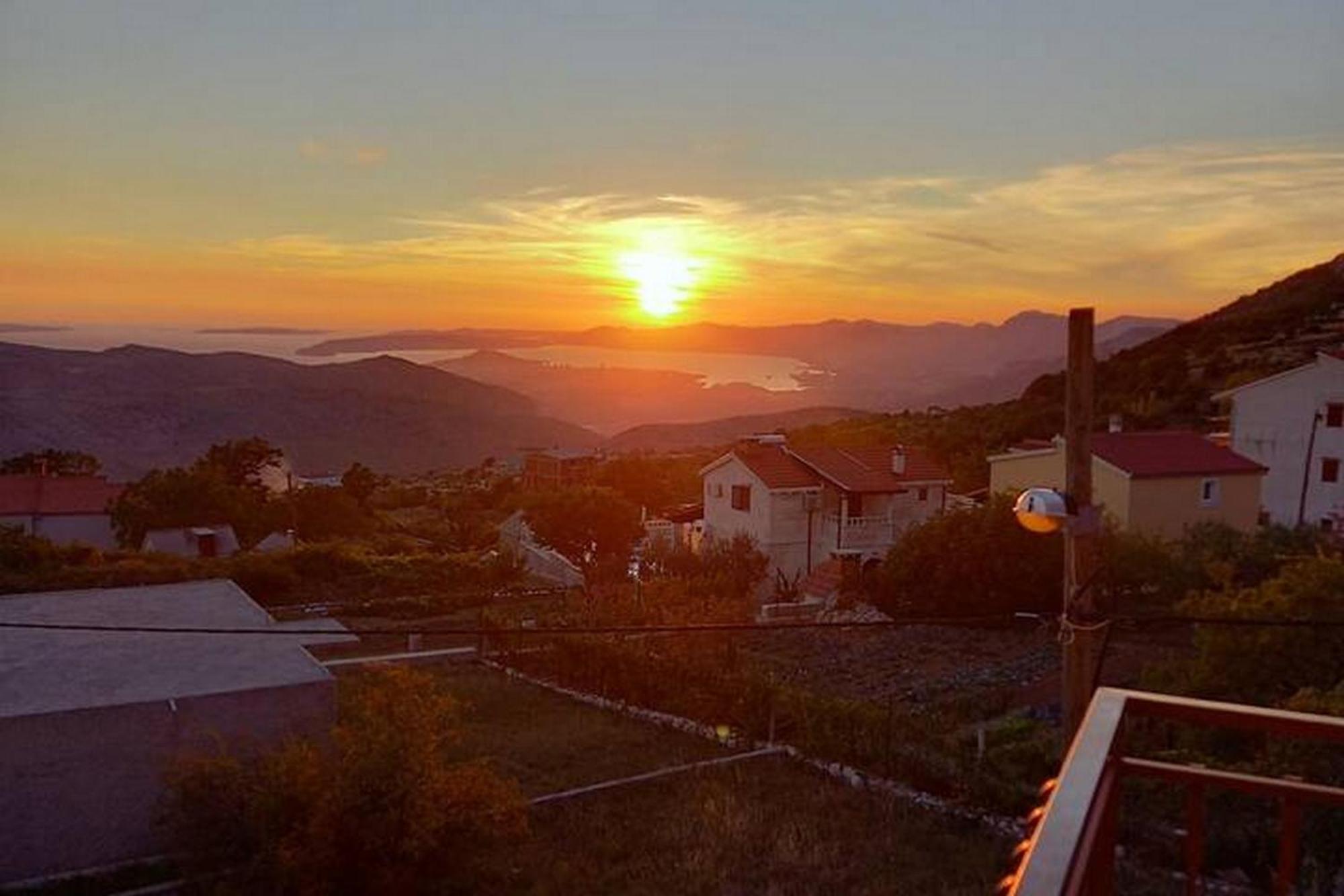 Holiday Home Mons Aureus Gornje Sitno Exterior foto