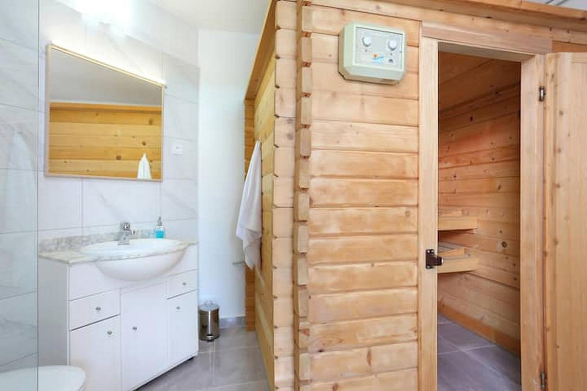 Holiday Home Mons Aureus Gornje Sitno Exterior foto